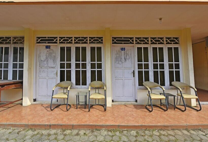 בית מלון כפרי Oyo 3722  Mutiara