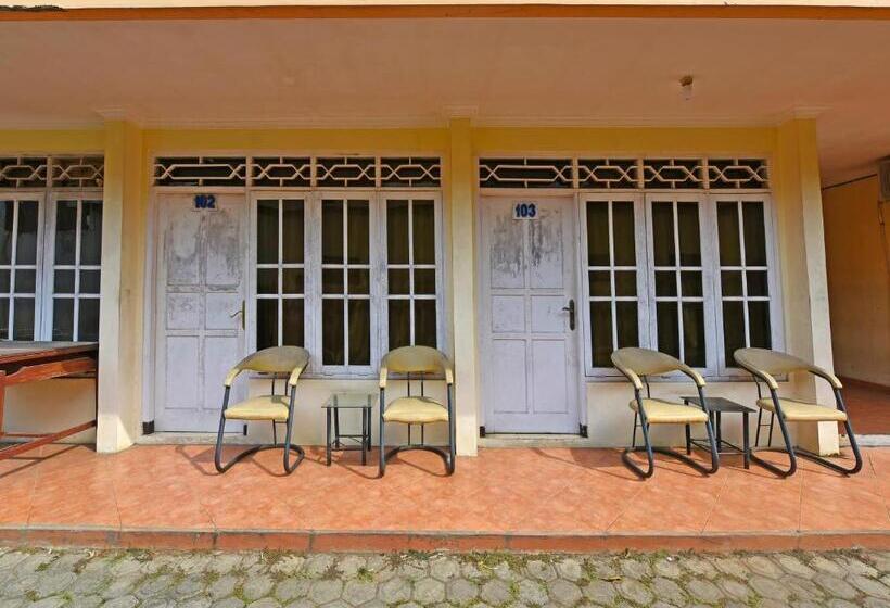 בית מלון כפרי Oyo 3722  Mutiara