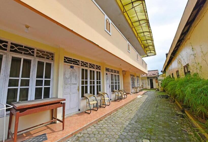 בית מלון כפרי Oyo 3722  Mutiara