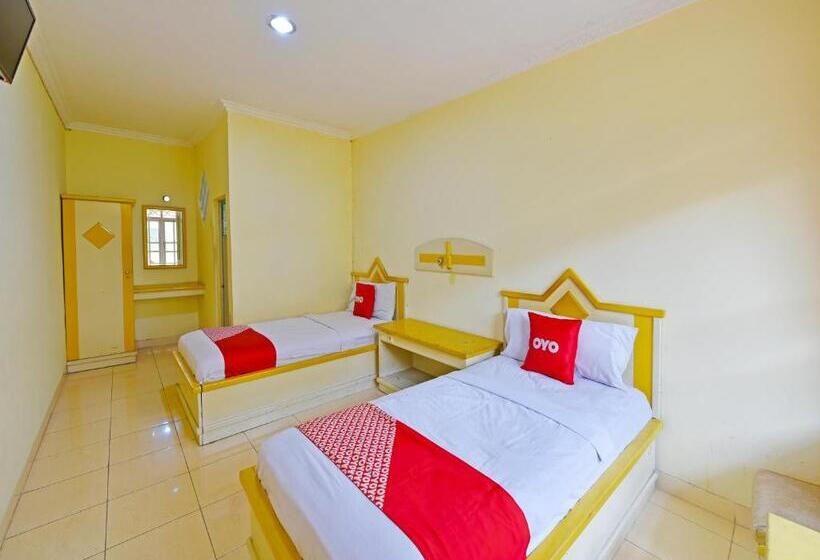 בית מלון כפרי Oyo 3722  Mutiara