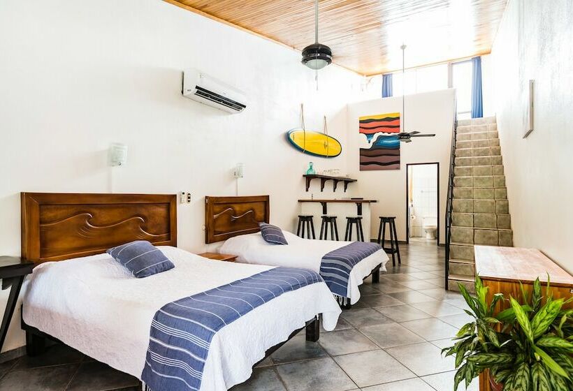 ホテル Witch S Rock Surf Camp Beachfront