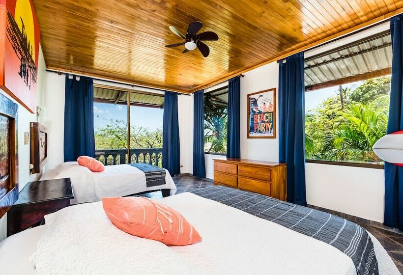 ホテル Witch S Rock Surf Camp Beachfront