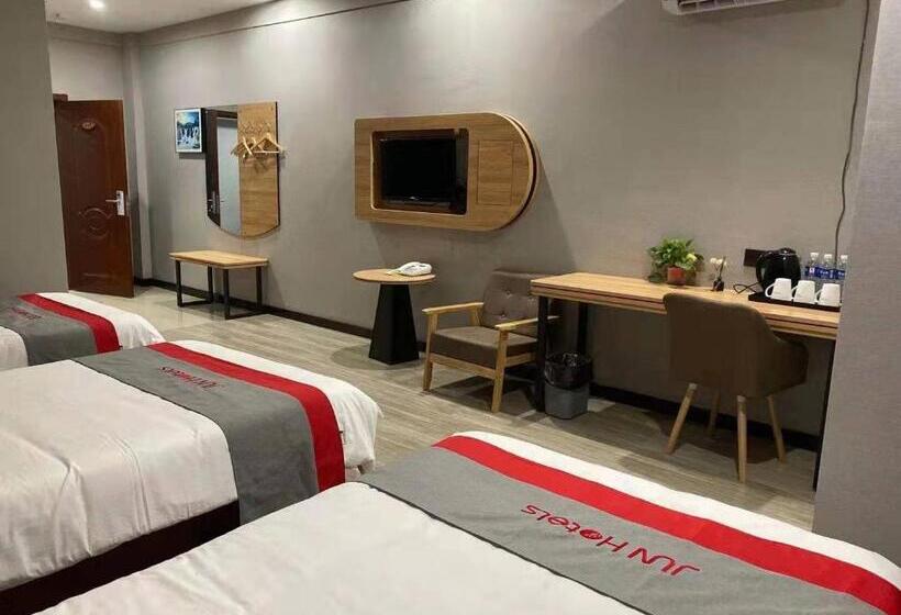 Jun Hotels Suqian Muyang Baimeng Logistics Park