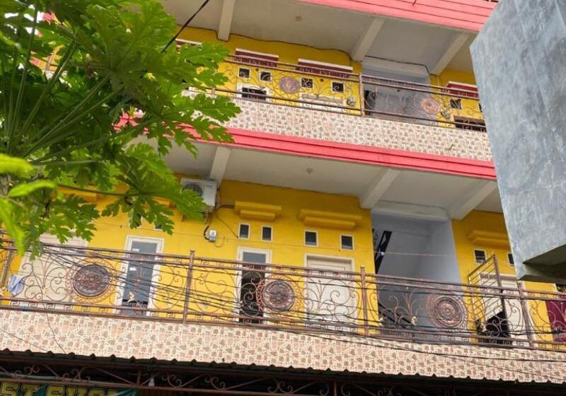 بنسيون Homestay Lestari Makassar