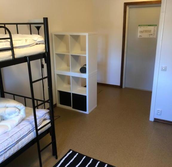 הוסטל Hestra Guesthouse