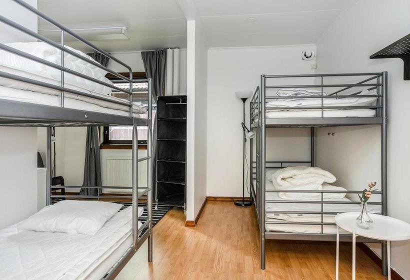 הוסטל Hestra Guesthouse