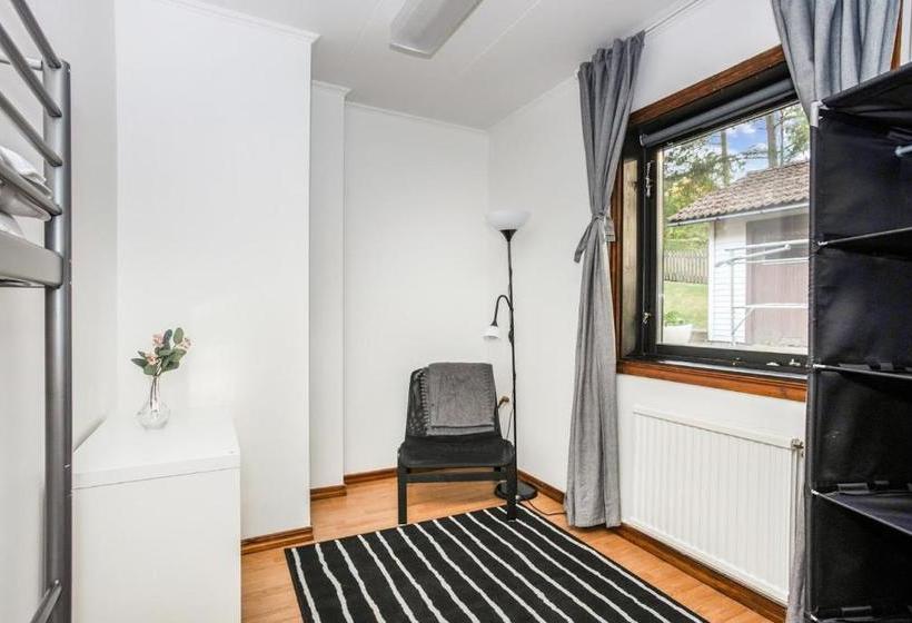 הוסטל Hestra Guesthouse