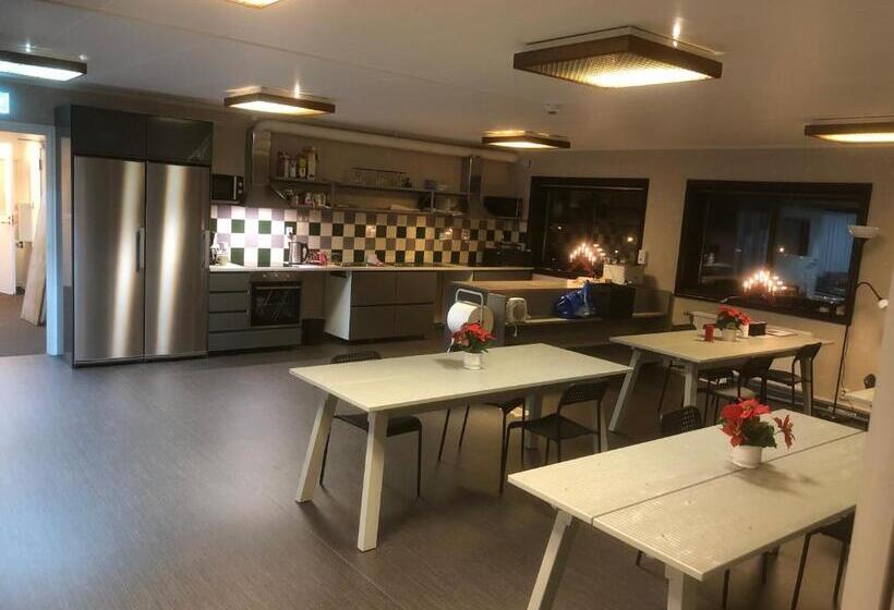 הוסטל Hestra Guesthouse