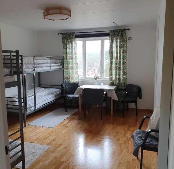 הוסטל Hestra Guesthouse