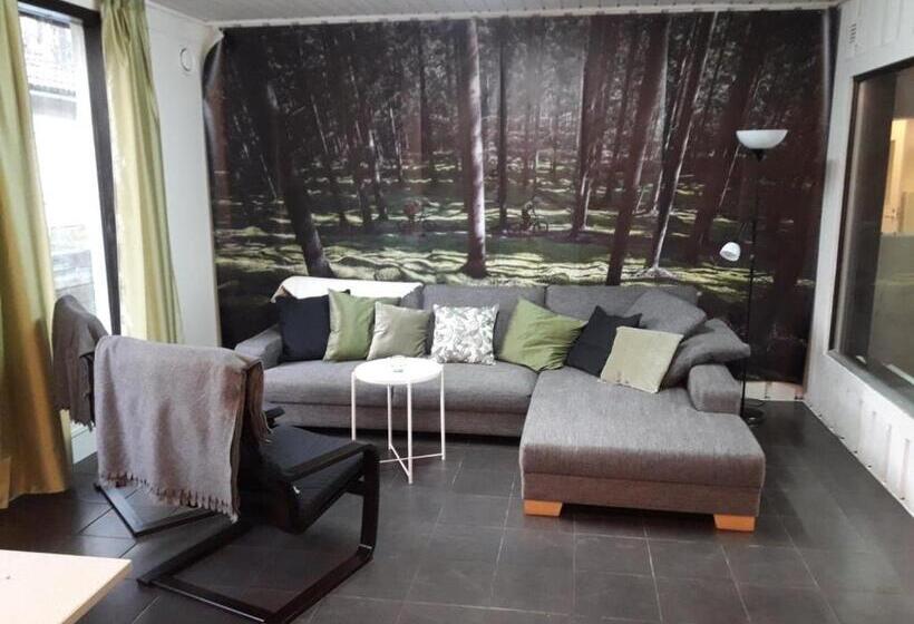 הוסטל Hestra Guesthouse