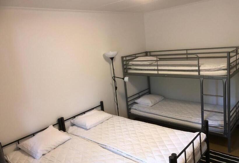 הוסטל Hestra Guesthouse