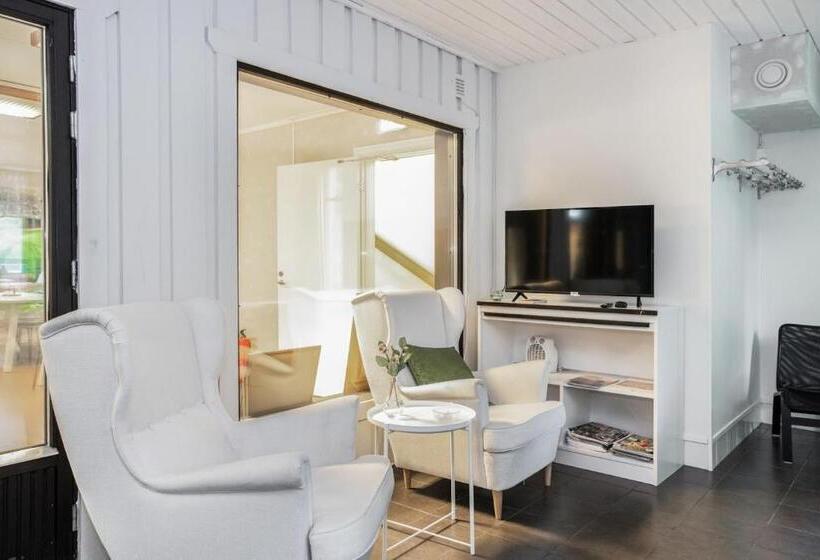 הוסטל Hestra Guesthouse