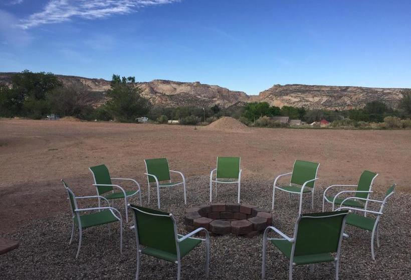 فندق صغير Ponderosa Inn