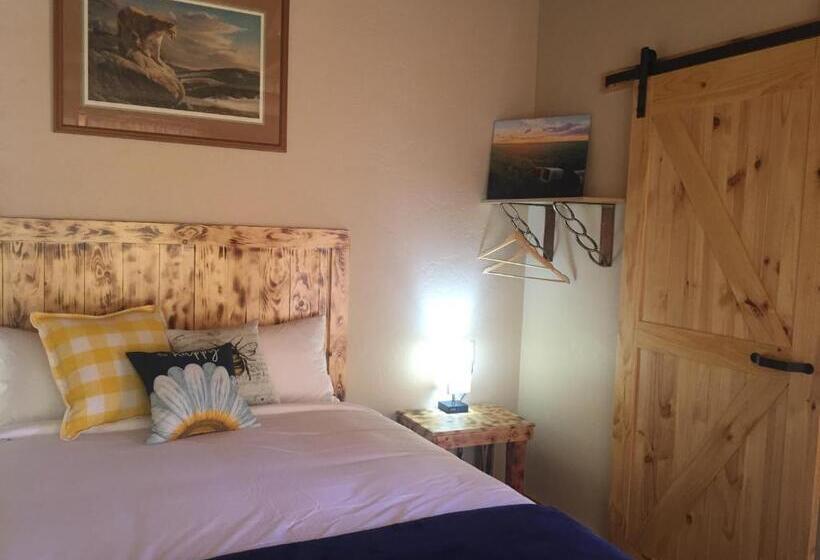 فندق صغير Ponderosa Inn