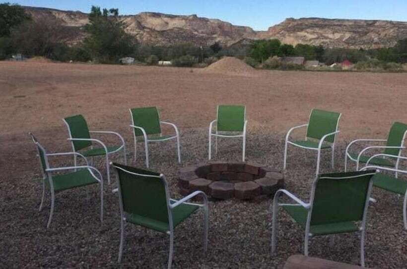 فندق صغير Ponderosa Inn