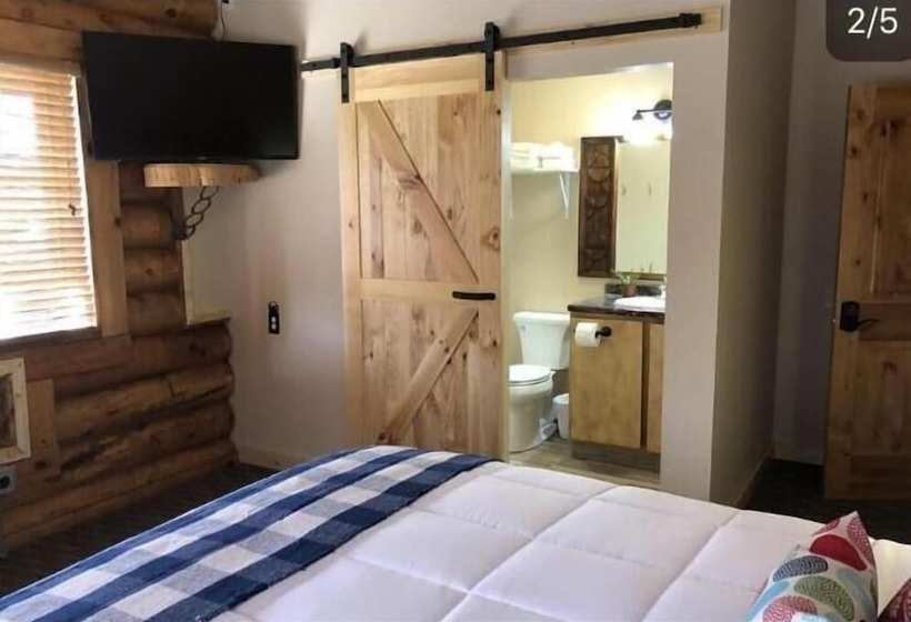 הוסטל Ponderosa Inn