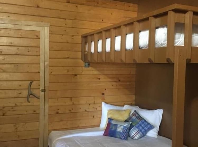 فندق صغير Ponderosa Inn