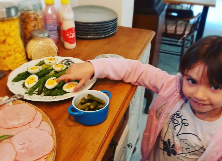 تختخواب و صبحانه Dvor Vipolže