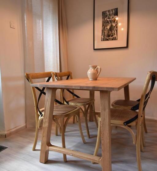 تختخواب و صبحانه Dvor Vipolže