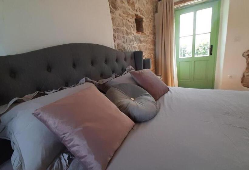 تختخواب و صبحانه Dvor Vipolže