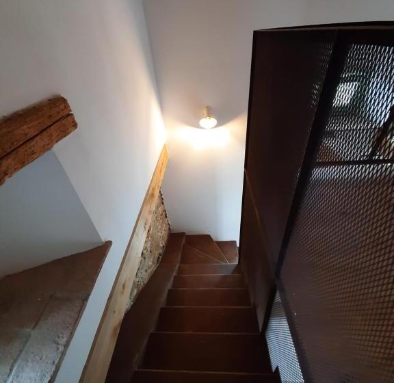 تختخواب و صبحانه Dvor Vipolže