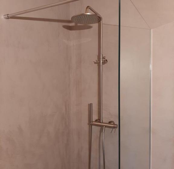 تختخواب و صبحانه Dvor Vipolže