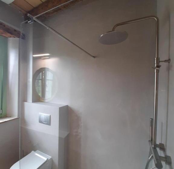 تختخواب و صبحانه Dvor Vipolže