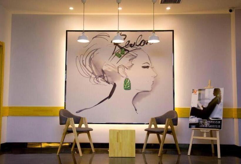 酒店 7 Days Premium· Zhoushuizi Airport Walmart