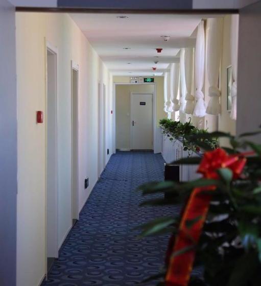 酒店 7days Inn Hami Baofeng Market