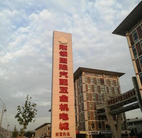Отель 7days Inn Zoucheng City East Road Yiwu Commerce And Trade City