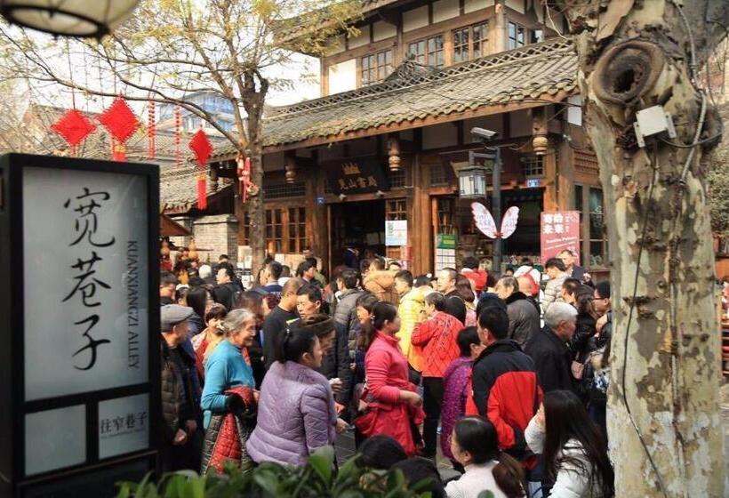 Отель 7days Premium Chengdu Dufu Thatched Cottage