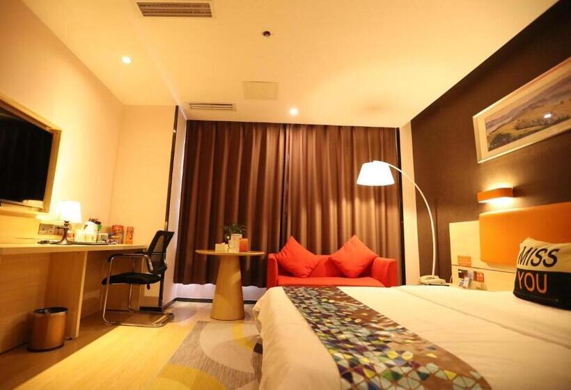 Hotell 7days Premium Deyang Shifang Square Branch