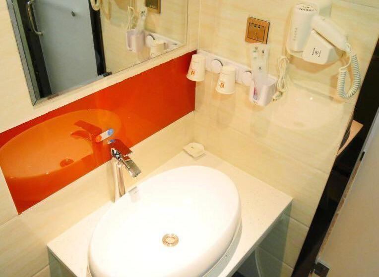 Отель 7days Premium Jiuquan Wanda Branch