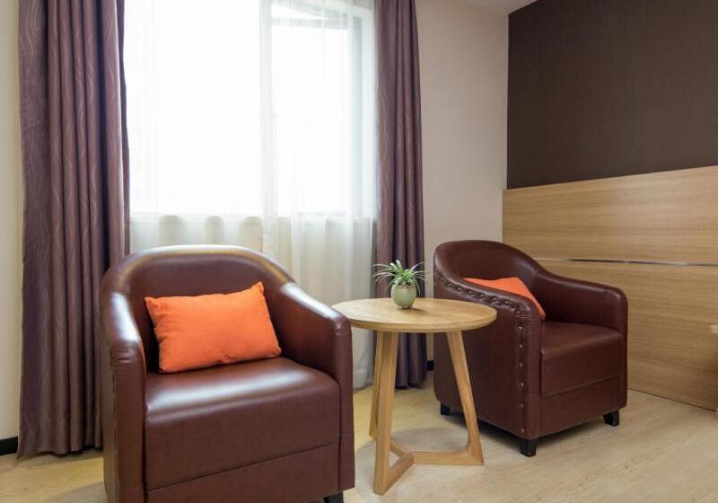 Отель 7days Premium Shenzhen Longgang Dayun Metro Station