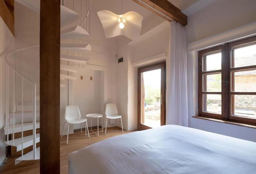 ホテル Almalomb Apartman