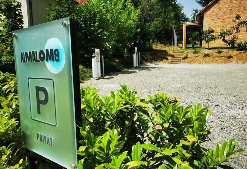 ホテル Almalomb Apartman