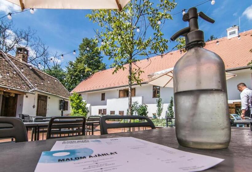 ホテル Almalomb Apartman