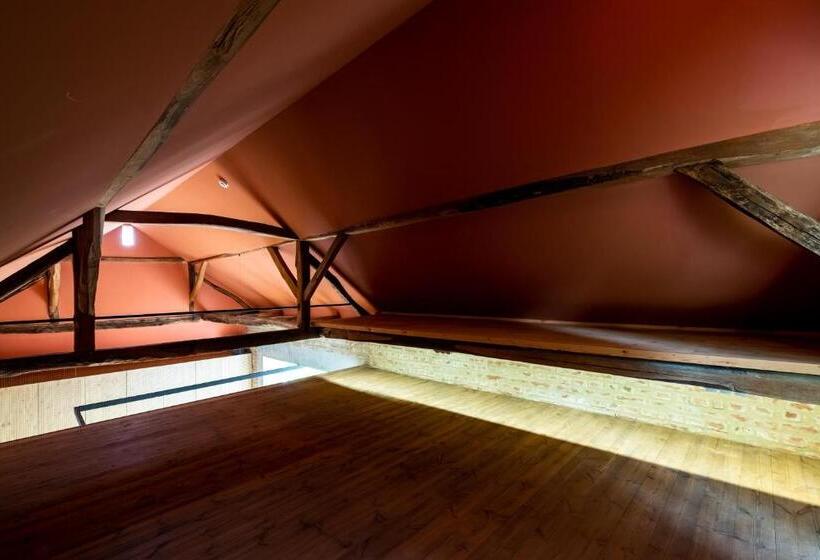 ホテル Almalomb Apartman