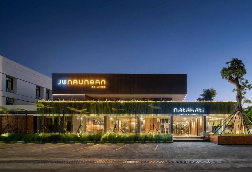 ホテル Jw Naungan Coliving