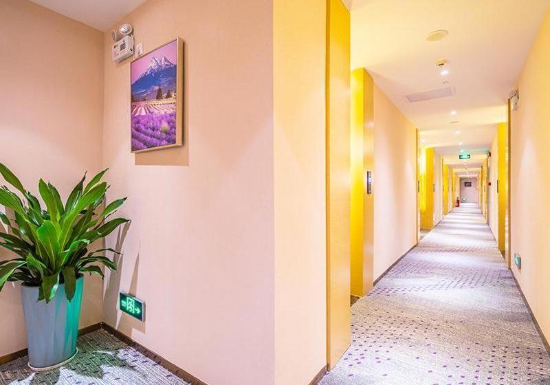 Lavande Hotel Zhaoqing Qixingyan Scenic Spot Yihua International Square