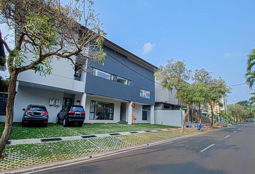 Отель M Studio Karawaci