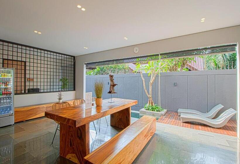 Отель M Studio Karawaci