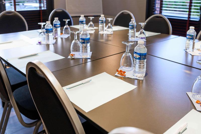 Отель Ramada By Wyndham Luoyang Downtown