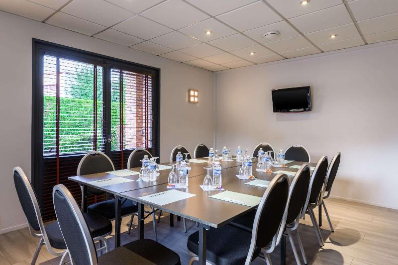 Отель Ramada By Wyndham Luoyang Downtown