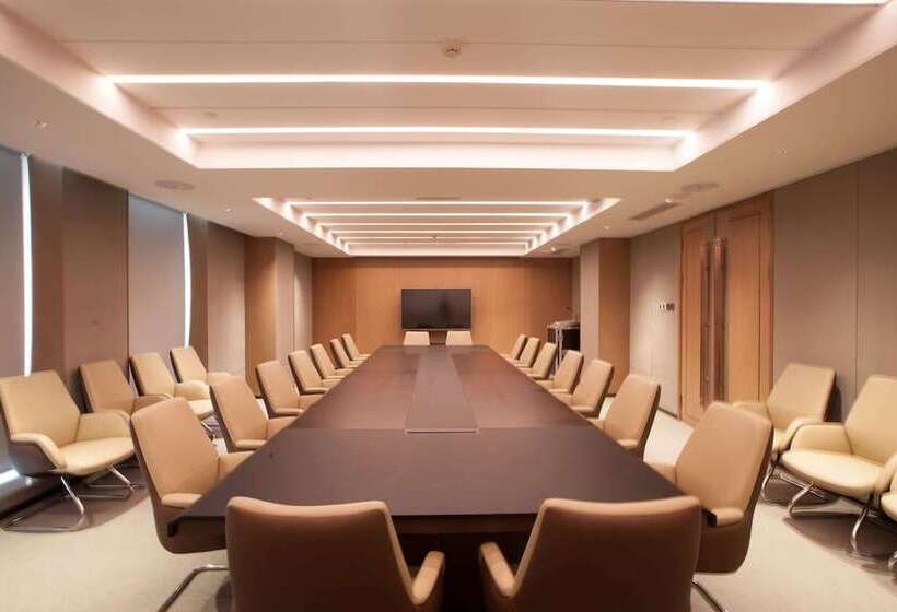 Отель Ramada By Wyndham Luoyang Downtown