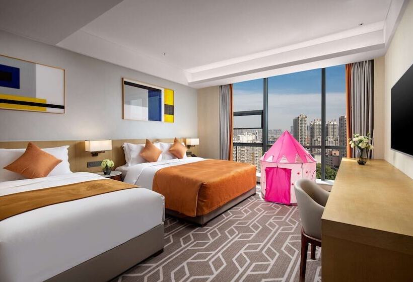 Отель Ramada By Wyndham Luoyang Downtown