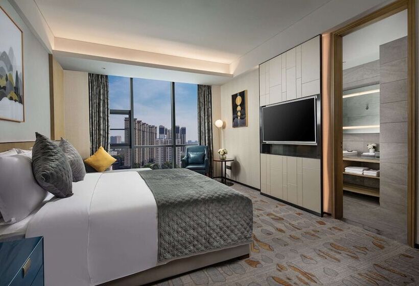 Отель Ramada By Wyndham Luoyang Downtown