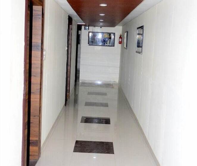 Отель The New Holiday Ii