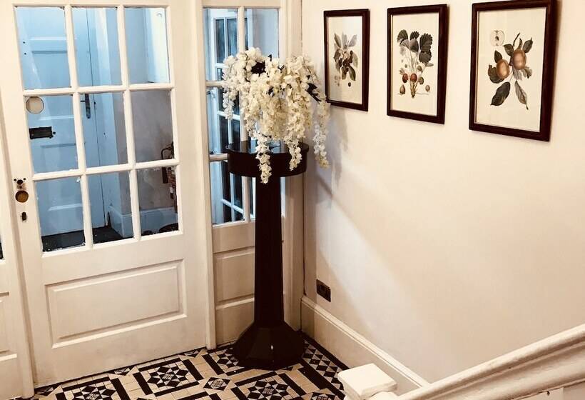 Отель The Silk House