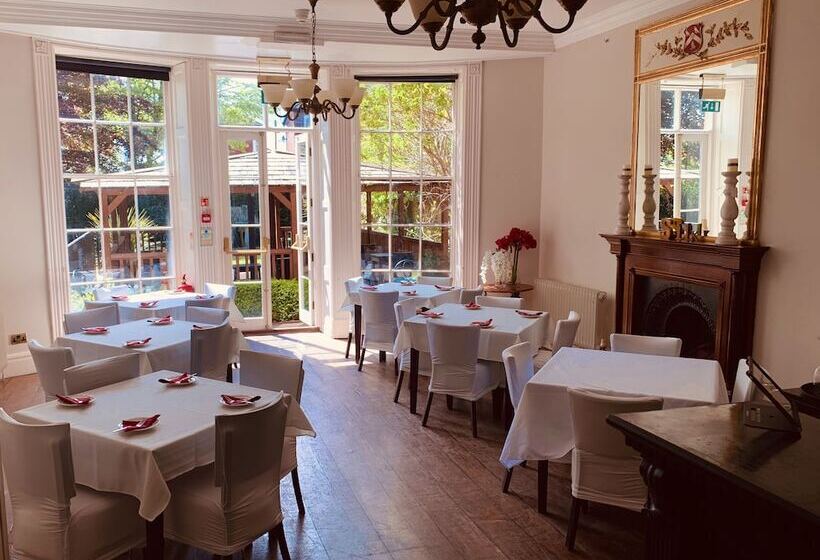 Отель The Silk House